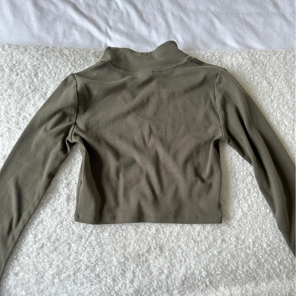Aritzia Sunday Best cropped quarter zip - Picture 2 of 3